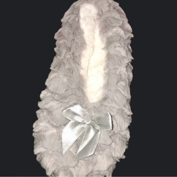 Fuzzy Women’s slippers - Picture 2 of 5